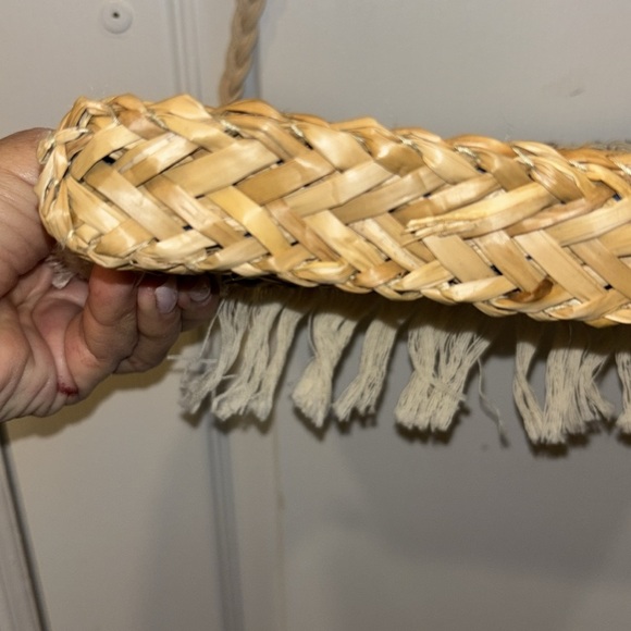 SUN AND SAND TAN WOVEN SHOULDER BAG BLUE & CREME COLOR CLOTH DESIGN WITH FRINGE - Picture 4 of 10